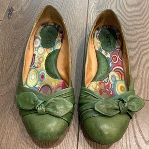 Born green leather comfort flats size 8